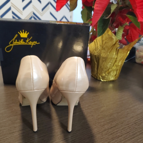 Johnathan Kayne "Barbara" Champagne Heels 9.5M - Picture 5 of 10